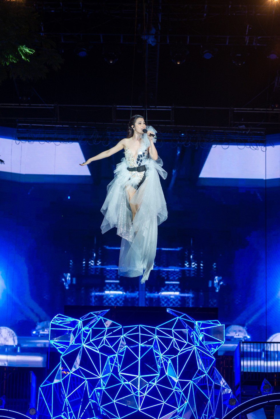 Mỹ T&acirc;m, Sơn T&ugrave;ng, Đ&ocirc;ng Nhi khiến fan &ldquo;khản giọng&rdquo; tại Tiger Remix 2019 - Ảnh 5.