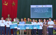 Trao tiền hỗ trợ làm 5 nhà Đại đoàn kết cho hộ nghèo ở huyện Hậu Lộc