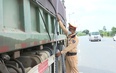 Phòng CSGT Công an Thanh Hóa tăng cường kiểm soát tải trọng trên đại lộ Nam Sông Mã