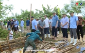 Phó Chủ tịch Ủy ban Nhân dân tỉnh Lê Đức Giang kiểm tra, chỉ đạo khắc phục sự cố đê tại thành phố Thanh Hóa và huyện Hậu Lộc