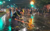 Sau 2h nỗ lực khắc phục sự cố bay mái năng lượng mặt trời, người dân đã có thể lưu thông an toàn.