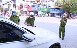 Công an thành phố Thanh Hoá xử lý nguội xe dừng, đỗ sai quy định