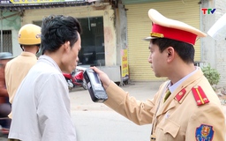 Công an huyện Triệu Sơn tăng cường đảm bảo trật tự an toàn giao thông cho người dân vui Tết
