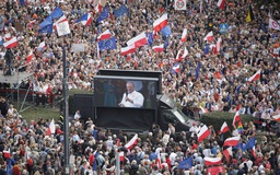Gần một triệu người biểu tình phản đối chính phủ Ba Lan