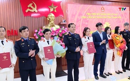 Viện Kiểm sát nhân dân tỉnh Thanh Hoá công bố và trao các quyết định về công tác cán bộ