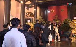 Hiệp hội Doanh nghiệp thành phố Thanh Hoá dâng hương tưởng niệm Chủ tịch Hồ Chí Minh