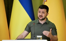 Tổng thống Ukraine ký ban hành luật huy động quân sự