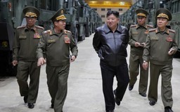 Nhà lãnh đạo Triều Tiên thị sát hệ thống tên lửa chiến thuật mới