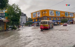 Ngập cục bộ trên nhiều tuyến phố ở thành phố Thanh Hoá do mưa lớn