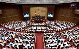 Quốc hội thảo luận tại hội trường về các dự án Luật