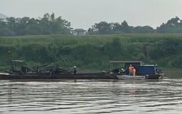 Thanh Hoá: Bắt giữ 02 thuyền sắt bơm hút cát trái phép trên sông Mã