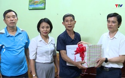 Thăm  và tặng quà nạn nhân bị tai nạn lao động