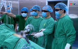 Bệnh viện Đa khoa tỉnh lần đầu tiên thực hiện phẫu thuật lấy thận sử dụng hệ thống nội soi 3D, 4K