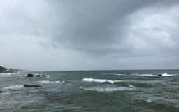 Ngày 17/6, thời tiết biển khu vực tỉnh Thanh Hóa có mưa rào và dông vài nơi