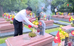 Đoàn công tác của  tỉnh Thanh Hóa viếng các nghĩa trang liệt sĩ tại tỉnh Điện Biên