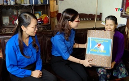 Tỉnh đoàn Thanh Hoá thăm, tặng quà các gia đình chính sách thị xã Nghi Sơn