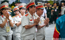 Người dân nghẹn ngào trước sự ra đi của Tổng Bí thư Nguyễn Phú Trọng