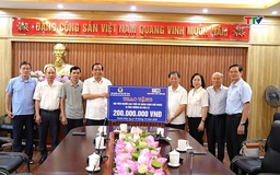 Hội Người cao tuổi Việt Nam trao 200 triệu đồng hỗ trợ đồng bào vùng lũ Thanh Hóa