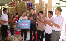 Hỗ trợ người dân Bát Mọt sớm ổn định cuộc sống sau mưa bão