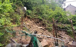 Công bố tình huống khẩn cấp sạt lở đất, đá núi Linh Trường, xã Hoằng Tiến
