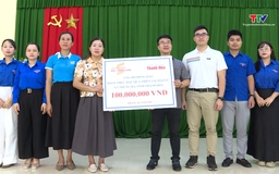 Hỗ trợ cho các gia đình bị thiệt hại do mưa lũ tại xã Trung Hạ