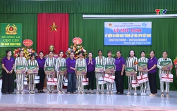 Hội Liên hiệp phụ nữ tỉnh tặng quà nữ phạm nhân dịp 20/10