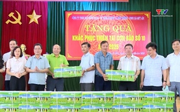 Trao tặng giống để khôi phục sản xuất