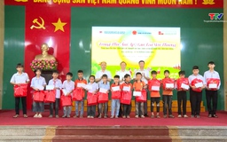 Trao quà trung thu cho trẻ em có hoàn cảnh đặc biệt khó khăn