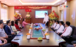 Phó Bí thư Thường trực Tỉnh ủy Nguyễn Hồng Phong chúc mừng Ngày thành lập Hội Liên hiệp phụ nữ Việt Nam