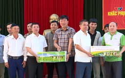 Trao tặng giống ngô nếp cho nông dân xã Trường Lâm