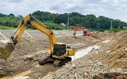 Công bố tình huống khẩn cấp sạt lở bờ tả sông Âm thuộc bản Lọng, xã Văn Phú