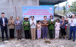 Trao quà hỗ trợ người dân xã Tượng Lĩnh khắc phục hậu quả bão số 10