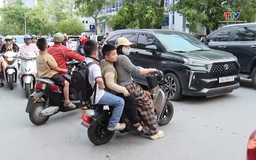 Vẫn tiếp diễn tình trạng không đội mũ bảo hiểm cho trẻ em