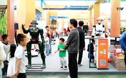 Sản phẩm công nghệ cao thu hút khách tại Hội chợ Mùa Thu 2025