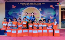 Đêm hội trăng rằm tại trường Tiểu học Quảng Hùng, phường Nam Sầm Sơn