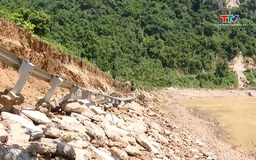 Xử lý điểm sạt lở, thông tuyến Quốc lộ 217 đoạn qua xã Trung Hạ
