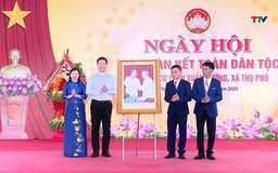 Phó Bí thư Thường trực Tỉnh uỷ Nguyễn Hồng Phong dự Ngày hội Đại đoàn kết toàn dân tộc tại thôn Xuân Cường