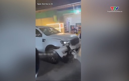 Công an xác minh vụ ô tô 7 chỗ lao vào cửa hàng ăn rồi rồ ga bỏ chạy