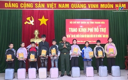 Trao kinh phí hỗ trợ Dự án “Cán bộ, chiến sĩ quân đội nâng bước em tới trường”