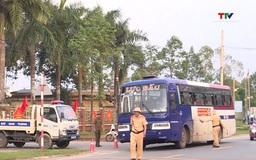 Xử lý xe hợp đồng chở công nhân vi phạm quy định trật tự giao thông