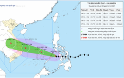 Bão số 13 Kalmaegi đổi hướng trên Biển Đông