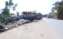 Lấn chiếm hành lang an toàn giao thông trên tuyến tỉnh lộ 515