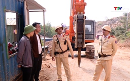 Kiểm soát phương tiện chở vật liệu ảnh hưởng đến an toàn giao thông