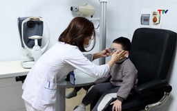 Gia tăng tật khúc xạ  ở trẻ em và người trẻ tuổi