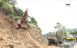 Công bố tình huống khẩn cấp, đầu tư khắc phục hư hỏng giao thông sau bão