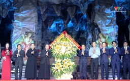 Bí thư Tỉnh ủy Nguyễn Doãn Anh chúc mừng Giáng sinh năm 2025