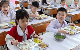 Học sinh biên giới được hỗ trợ 450.000 đồng và 8kg gạo/tháng