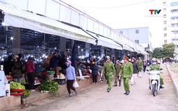 Ra quân giải tỏa chợ "tạm", chợ "cóc"