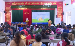 Trao tặng hàng cứu trợ đồng bào bị ảnh hưởng bởi bão số 10 tại xã Tân Thành
