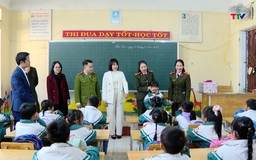 Nâng bước em tới trường